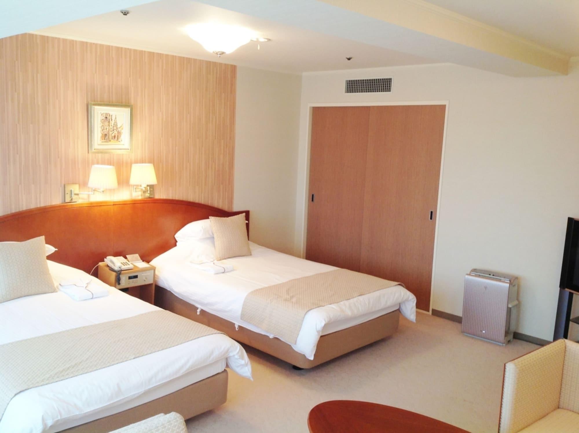 Okayama Plaza Hotel Экстерьер фото