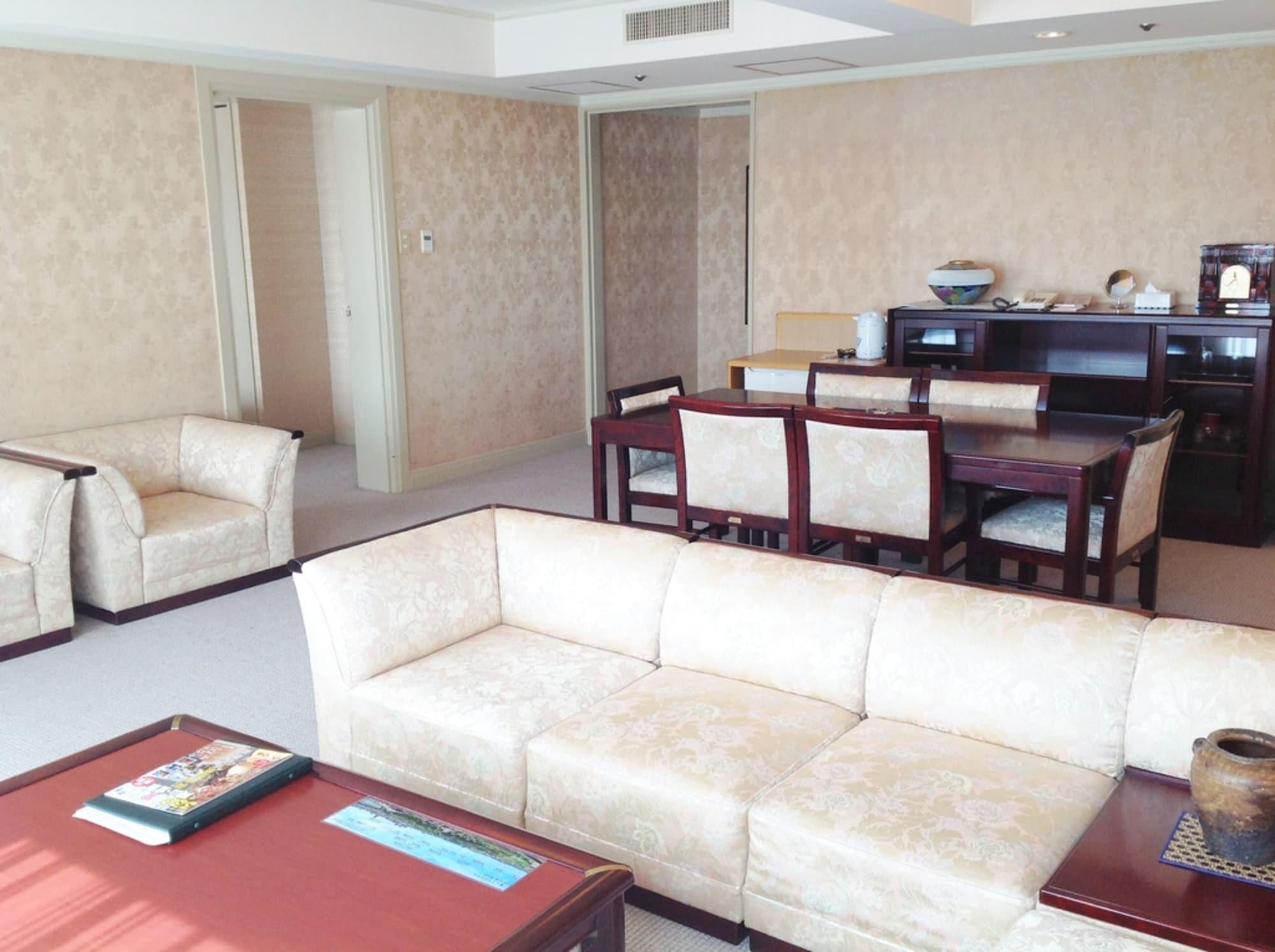 Okayama Plaza Hotel Экстерьер фото