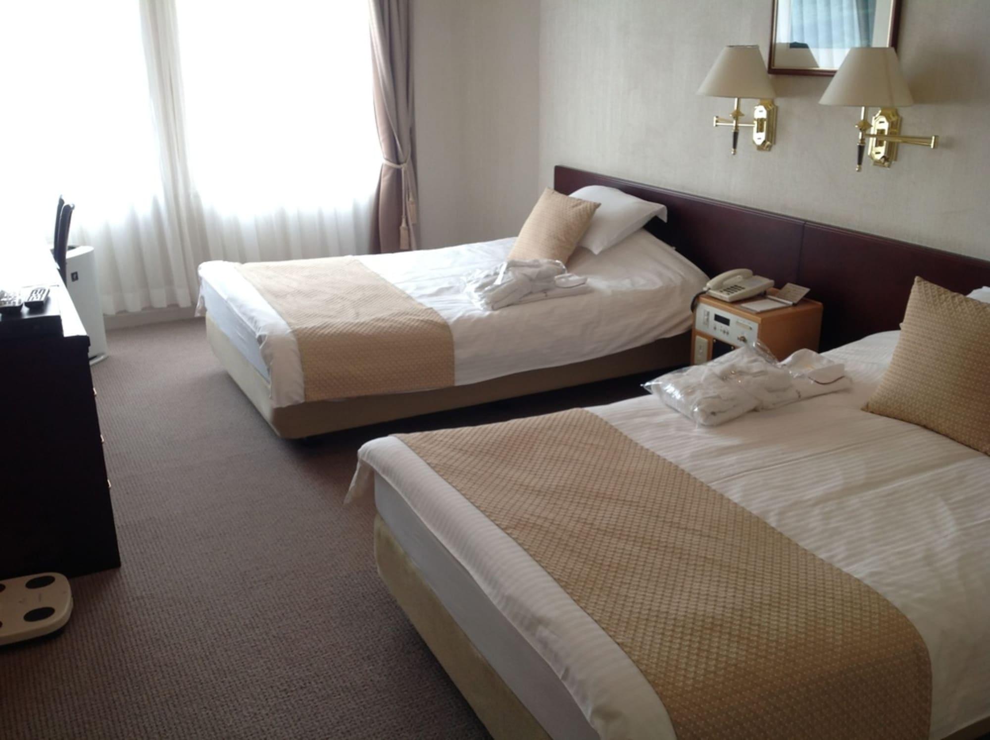 Okayama Plaza Hotel Экстерьер фото