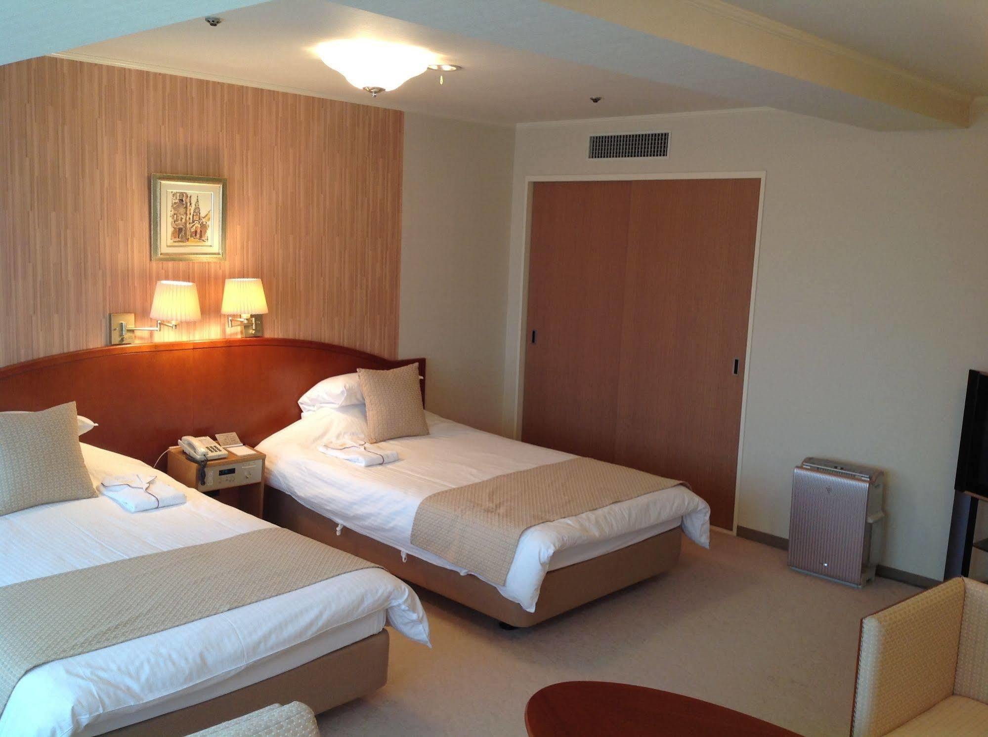 Okayama Plaza Hotel Экстерьер фото